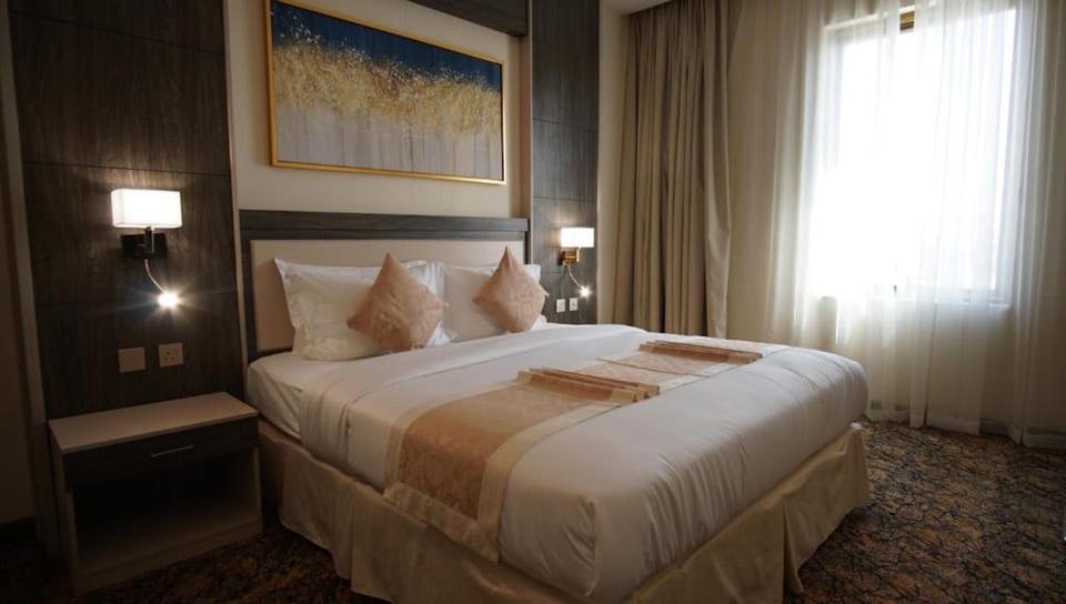 In-room safe, soundproofing, iron/ironing board, free WiFi