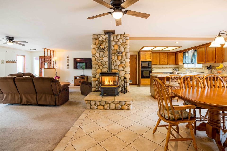 Living Room | Kitchen | Fireplace