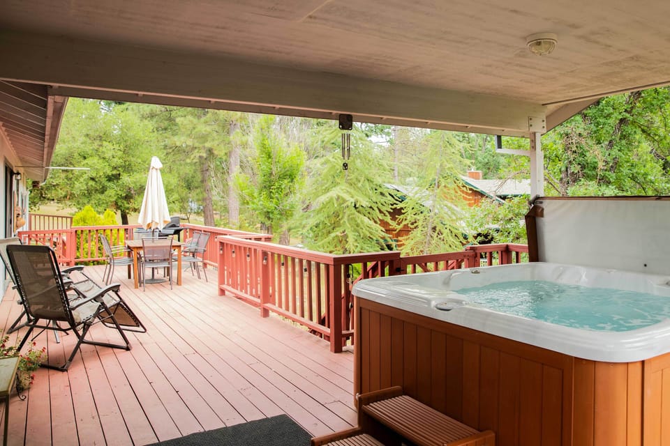 Private Deck | Seasonal Hot Tub (Unavailable Jan 20-March 25)