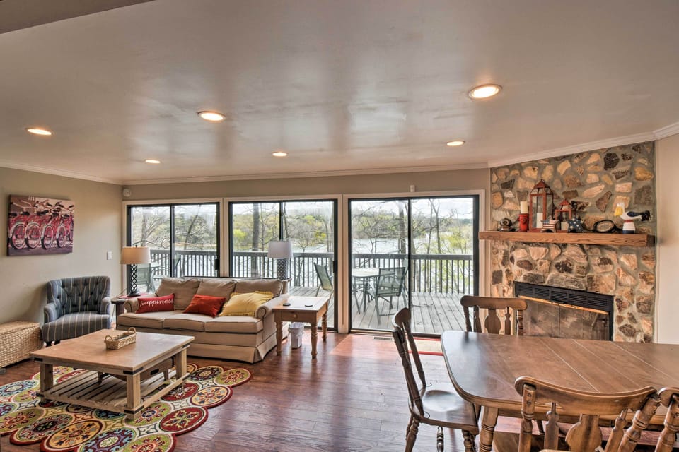 Living Room | Free WiFi | Central Heating & A/C