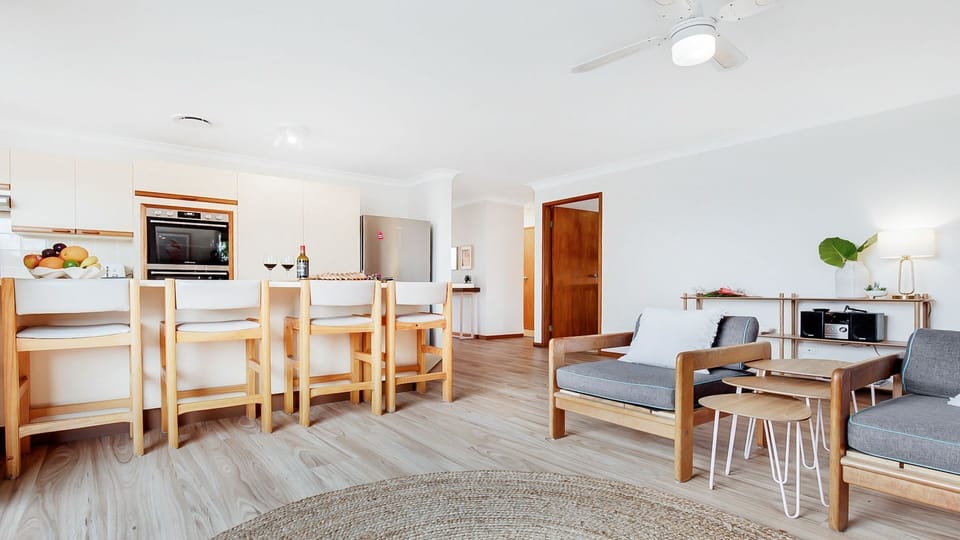 Blondies | Breakfast bar and seating area