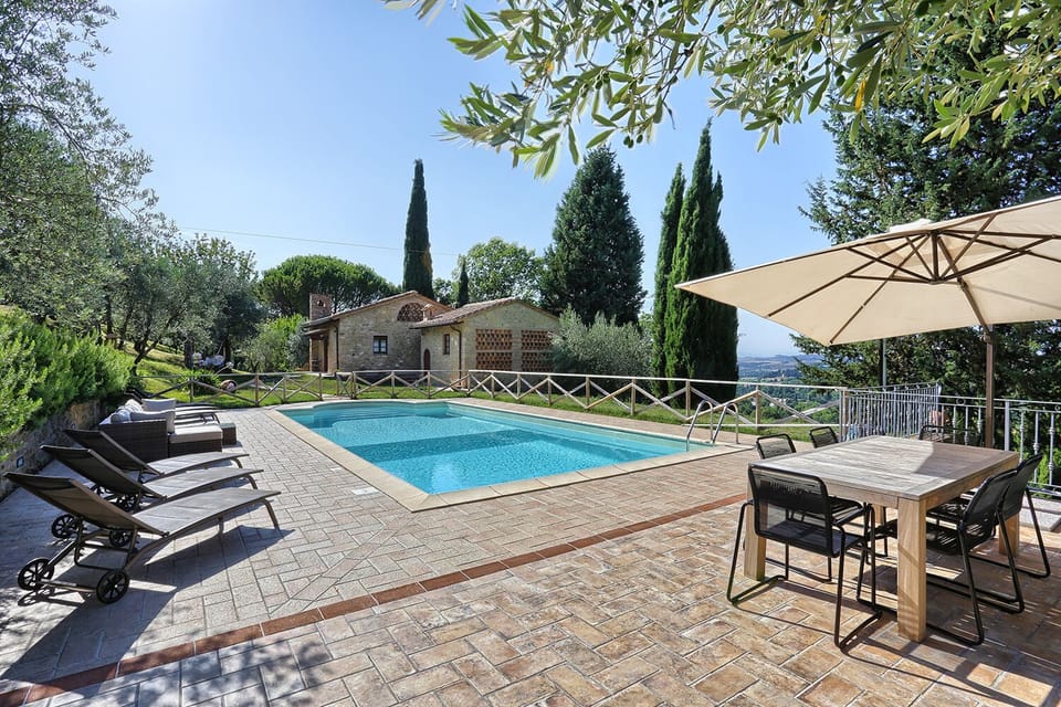 10 x 5 m pool with sun terrace and dining table