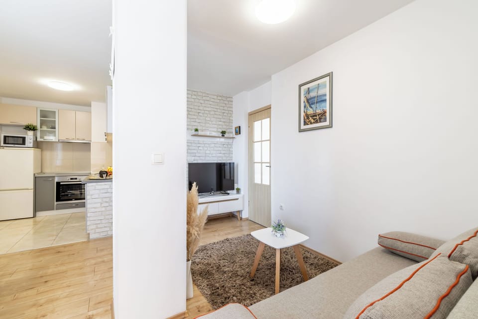 Apartment (A1) | Living room | Smart TV