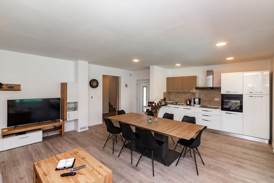House | Private kitchen | Espresso maker, fridge, microwave, oven