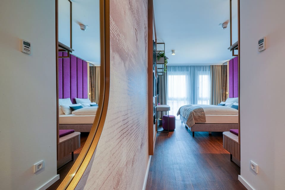 Hypo-allergenic bedding, minibar, in-room safe, desk