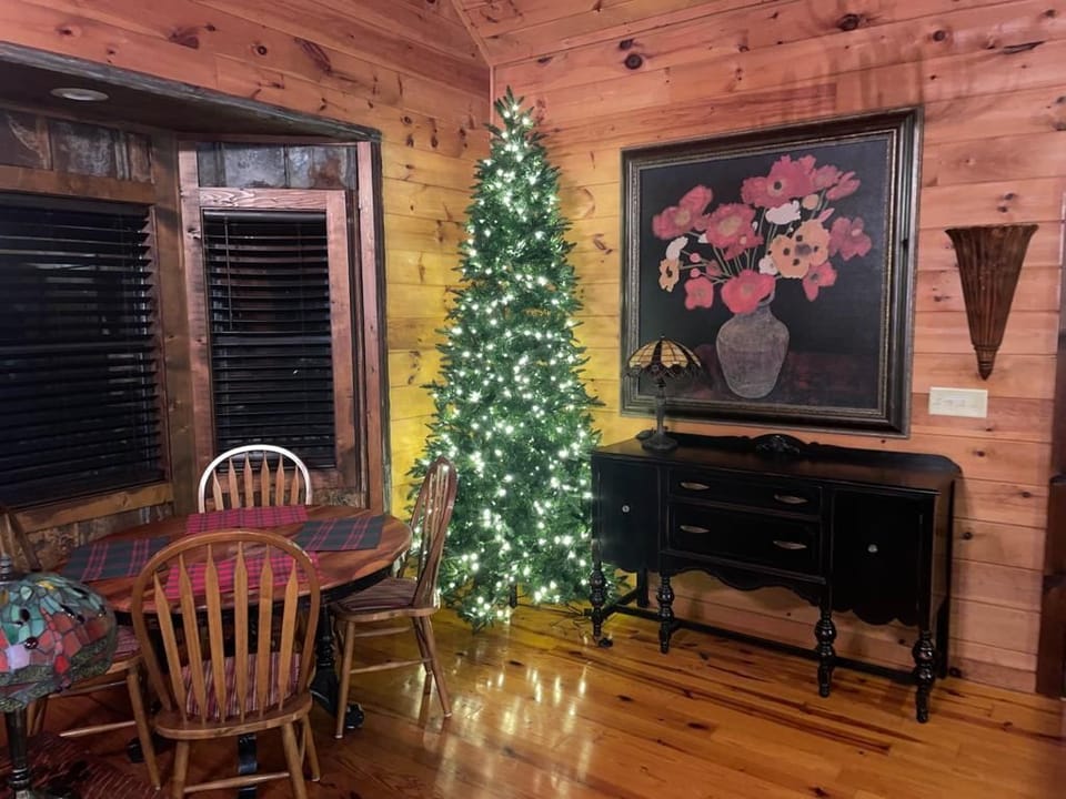 Holiday Decorations Dec 1 - Jan 2