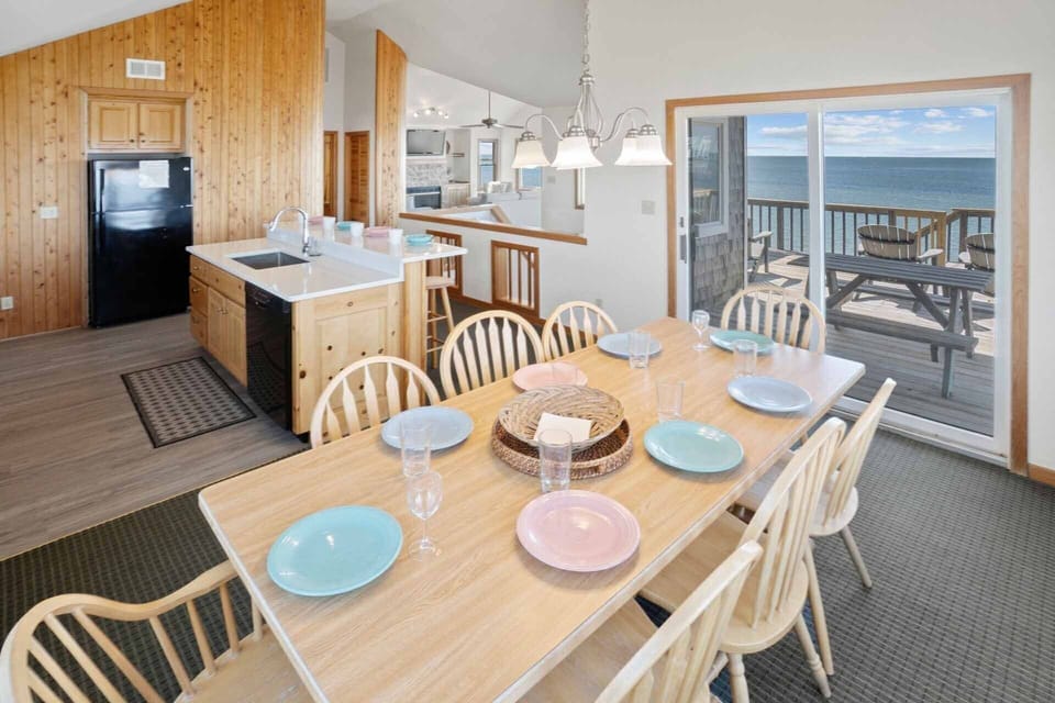 Surf-or-Sound-Realty-1006-Island-Blast-Dining-Area-1
