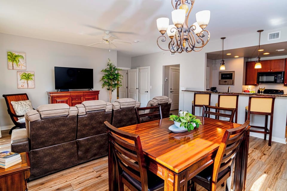 Dining to Kitchen