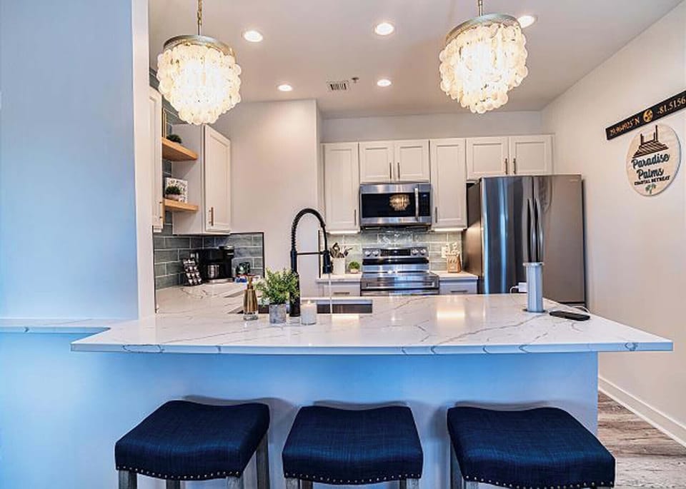 Cozy counter seating & open kitchen brings everyone together.