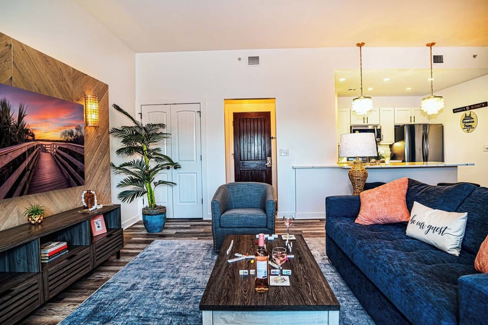 Paradise Palms was redecorated in early 2023 to give a warm & cozy coastal vibe.