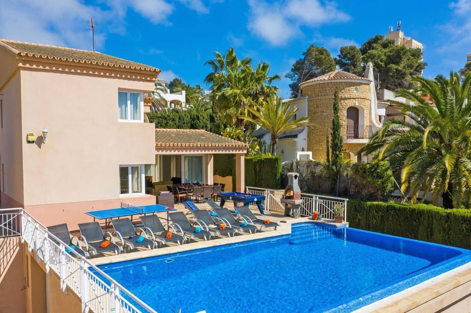 Villa Angela Flores image