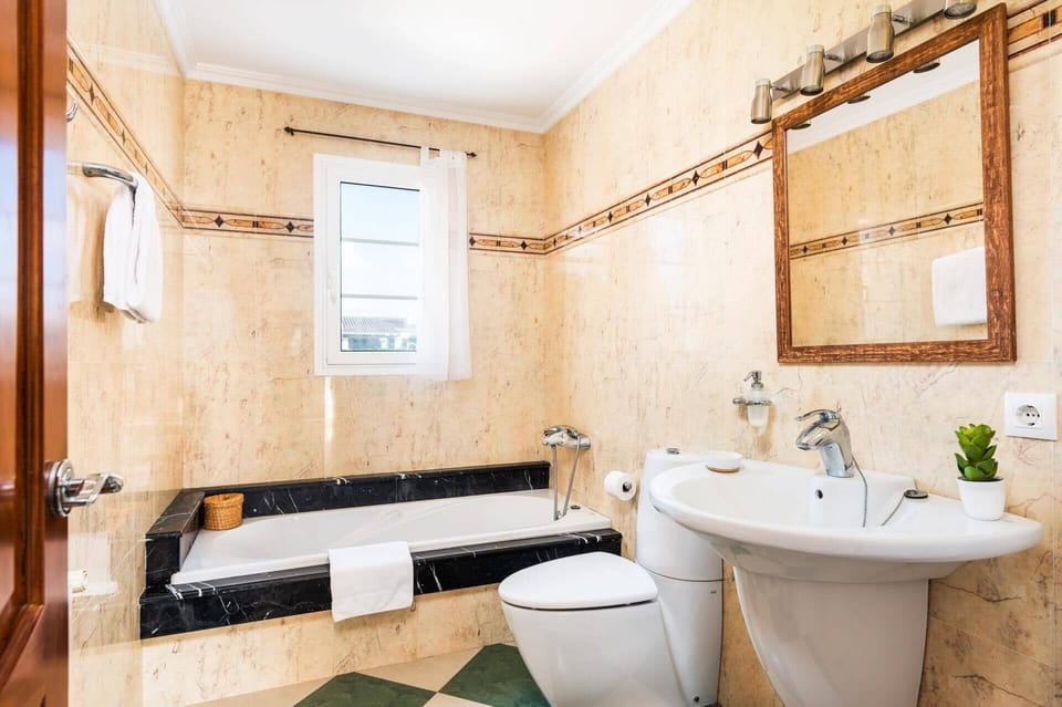 Villa Juanita Mar image