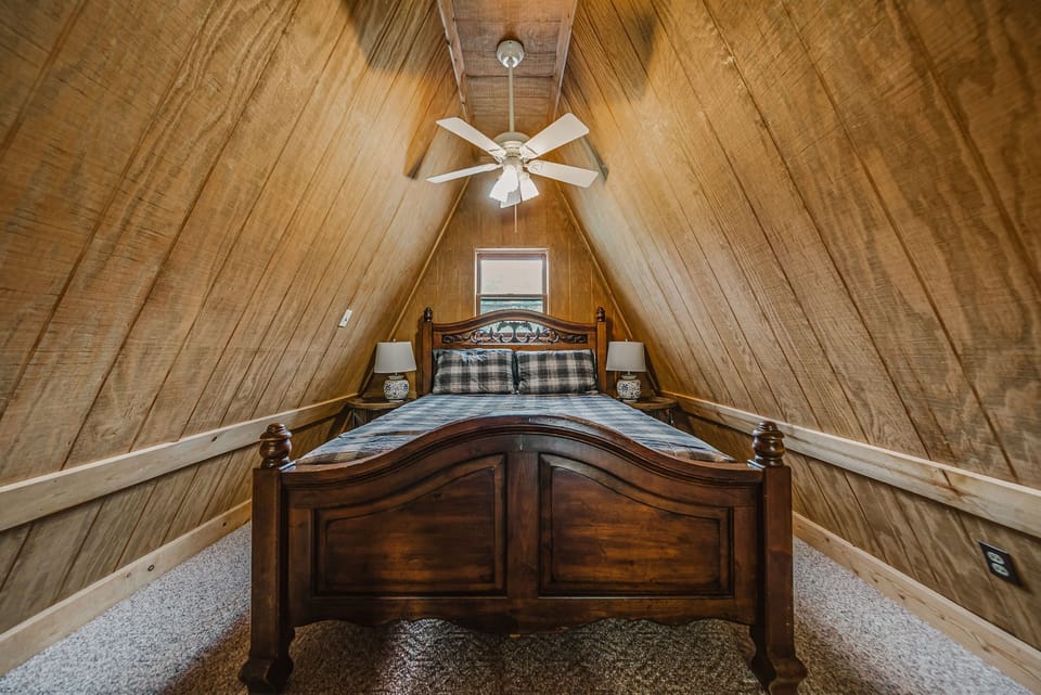 Loft Queen bed