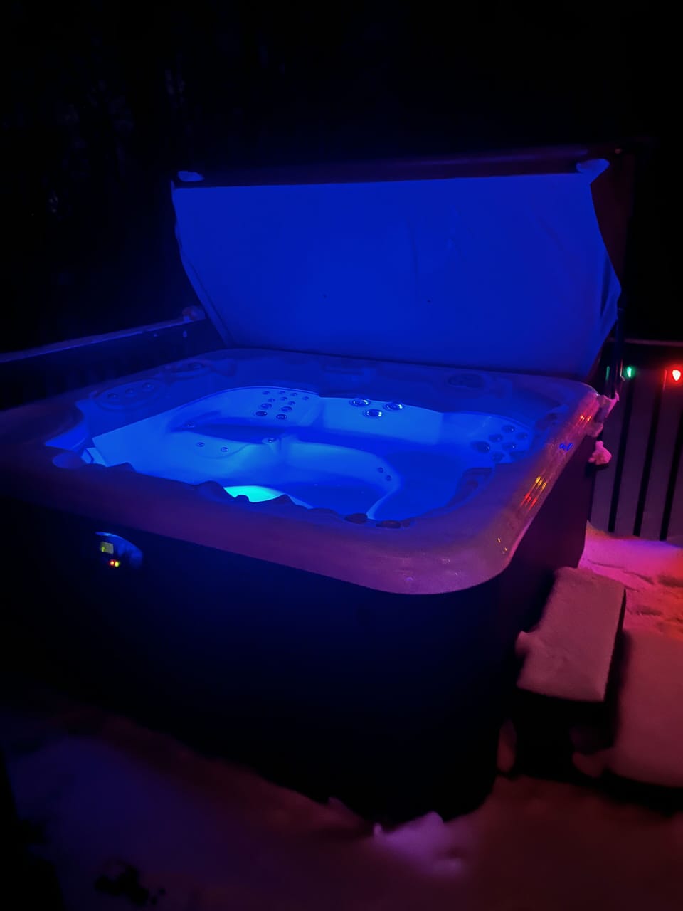 PRIVATE HOT TUB ON DECK