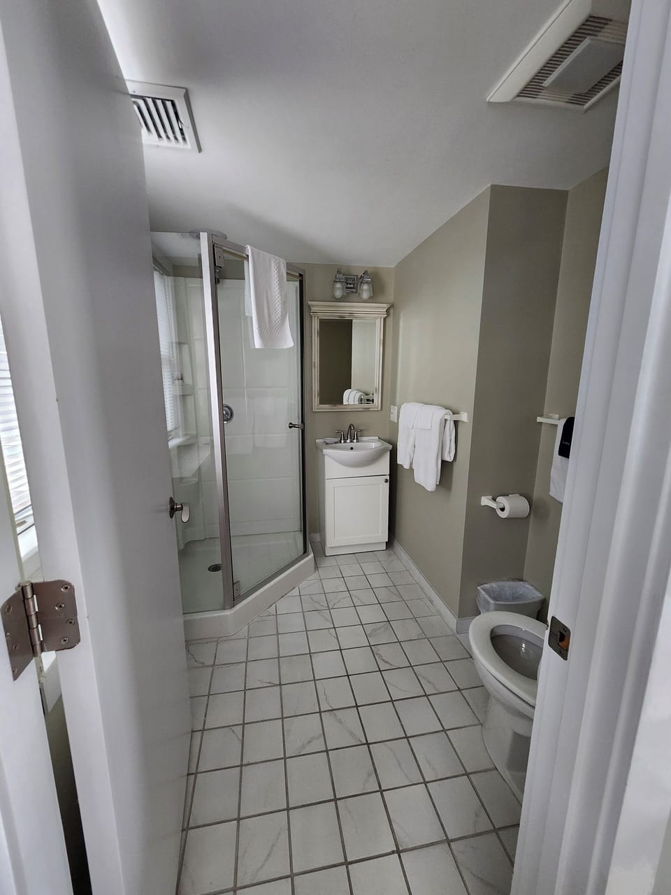 Bay View Queen Bed | Bathroom | Rainfall showerhead, towels