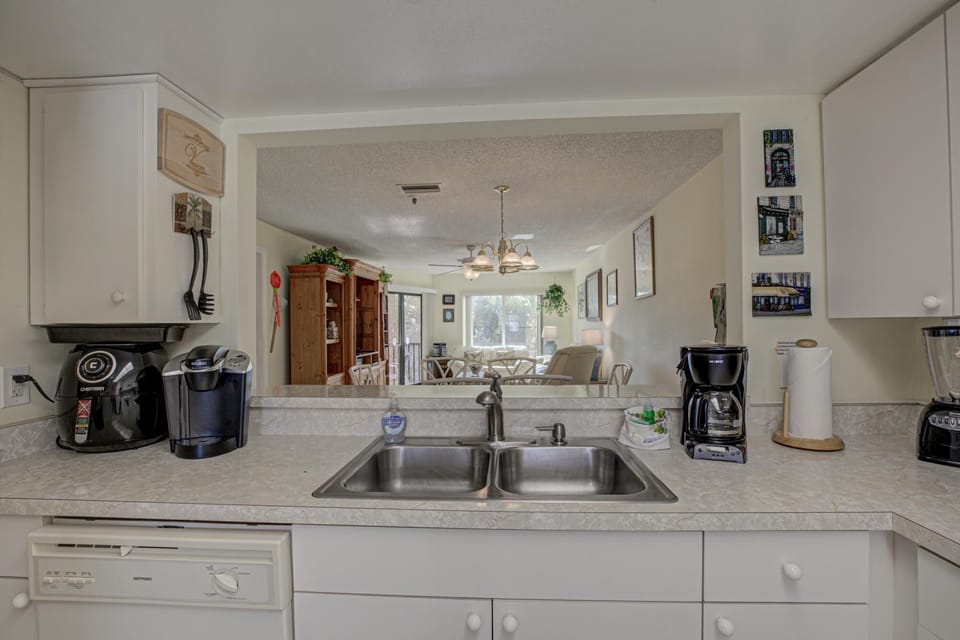 House | Private kitchen | Highchair, blender, paper towels