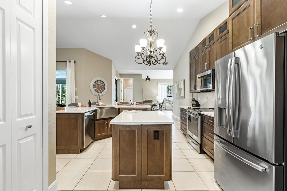 A fully equipped kitchen means saving money from eating out!