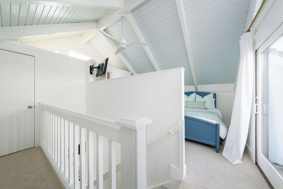 UPPER-LEVEL SUITE WITH DECK AND VIEWS