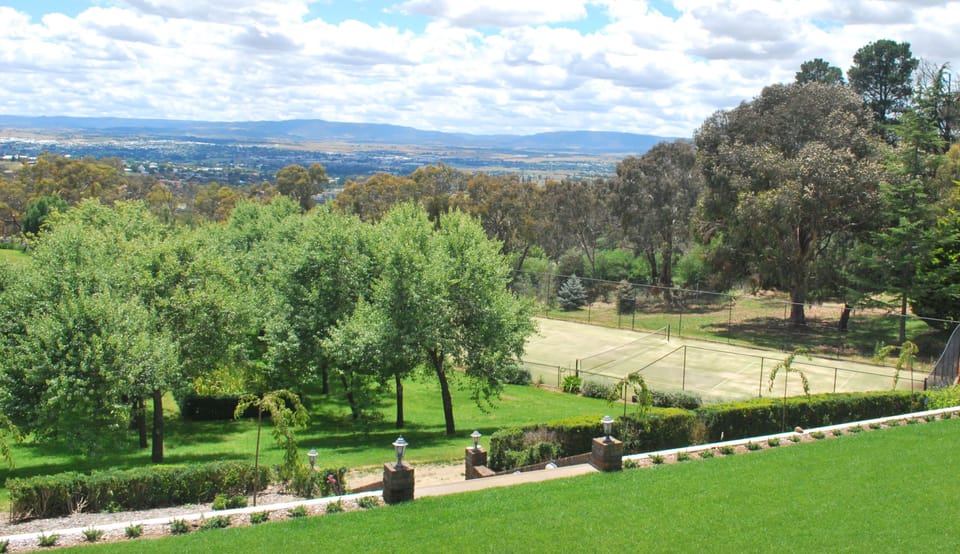 Tennis/basketball court