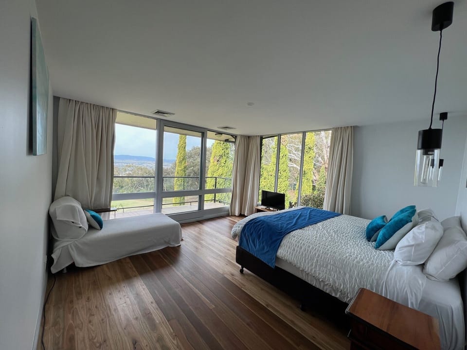 Master bedroom (upstairs) with ensuite (double shower, bath, toilet, vanity)