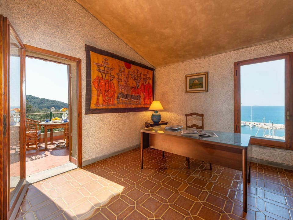 Building, Plant, Property, Window, Land Lot, Urban Design, Landscape, Neighbourhood, Grass, Leisure