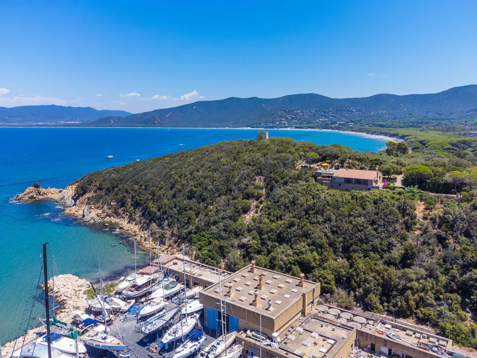 Water, Sky, Water Resources, Building, Daytime, Mountain, Blue, Nature, Azure, Coastal And Oceanic Landforms