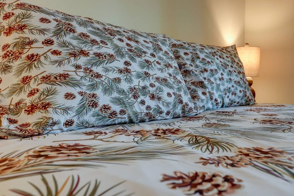 "Beautiful home with plenty of room and beds for everyone. Close to bike and walking paths. Hosts were very great with communication" - Sarah