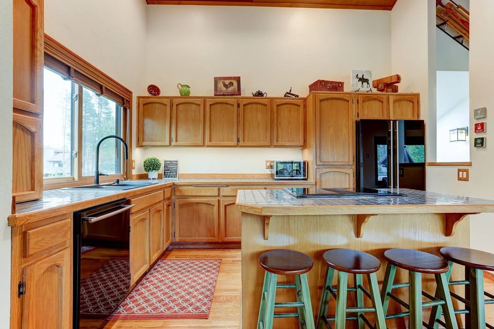 Fully equipped and well-stocked kitchen.