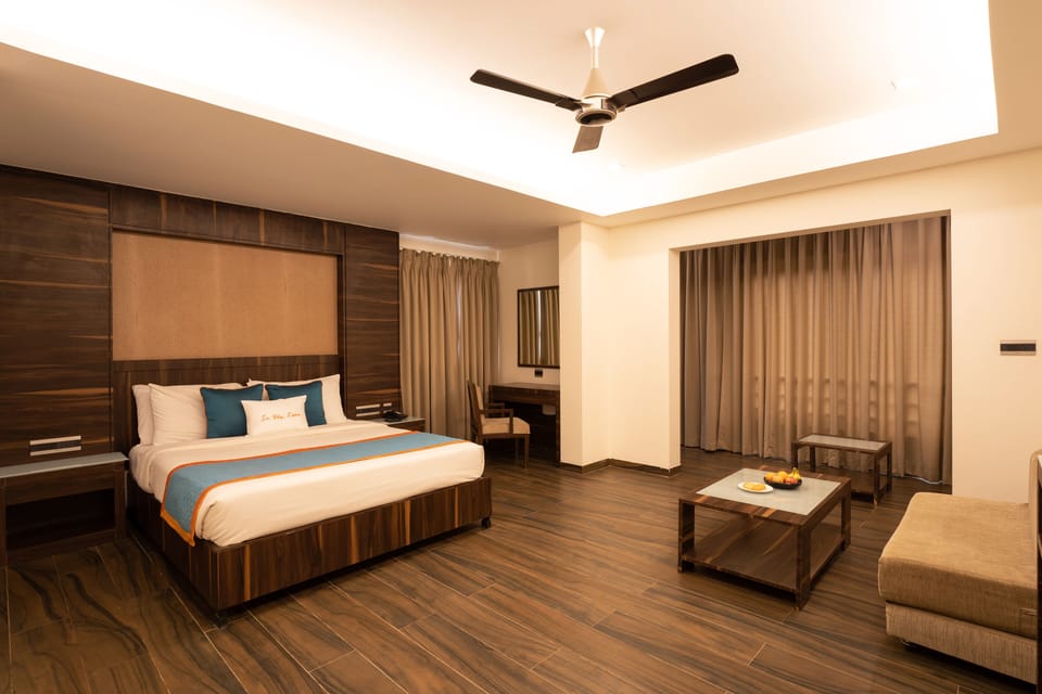 Connect Suite | Premium bedding, minibar, free WiFi, bed sheets
