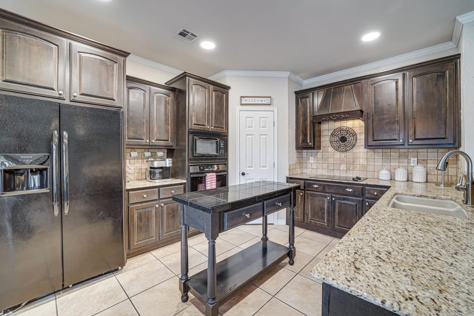 Kitchen | Cooking Basics | Drip & Single-Serve Coffee Maker | 1st Floor