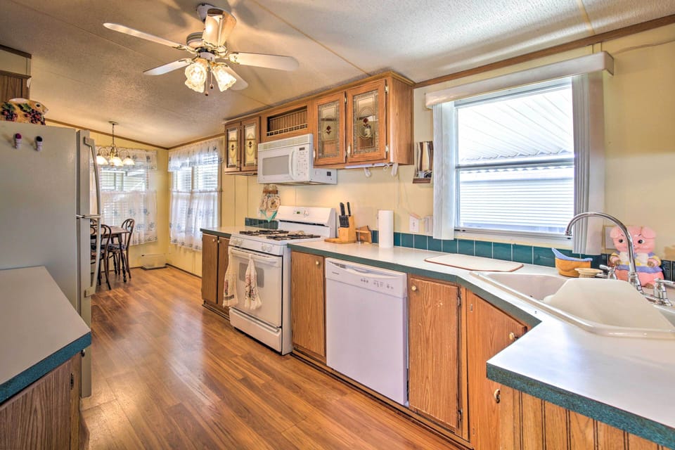 Kitchen | Blender | Crockpot | Toaster