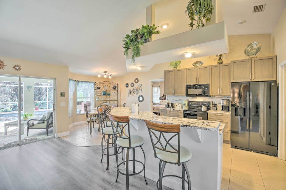 Kitchen | Fully Equipped | Granite Countertops