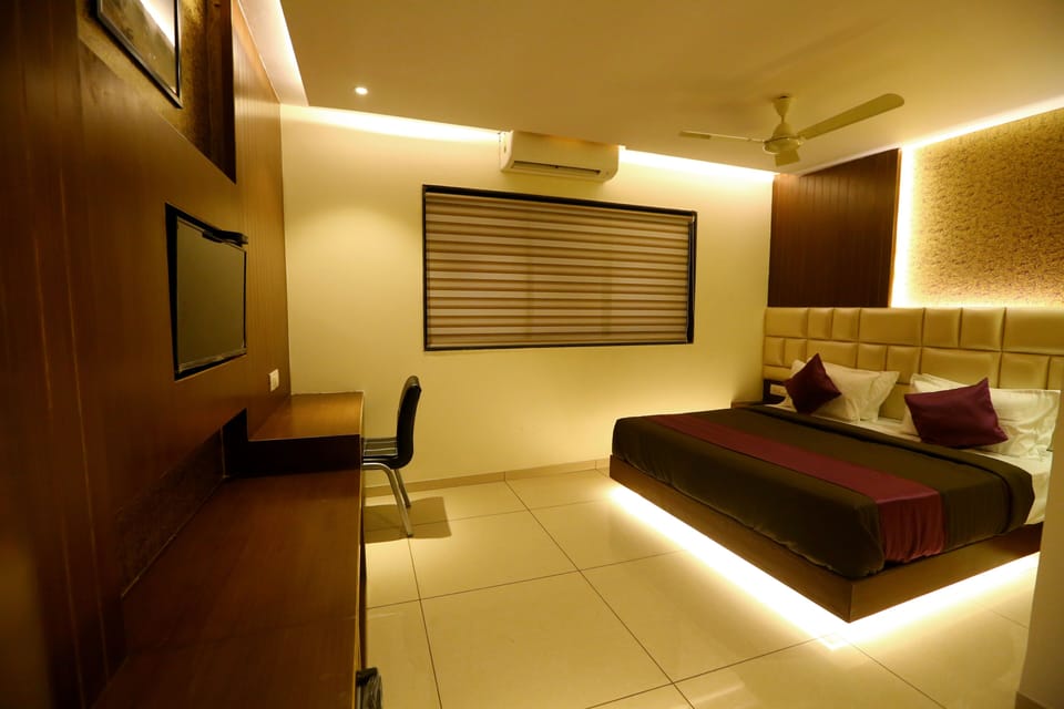 Suite | Desk, free WiFi, bed sheets