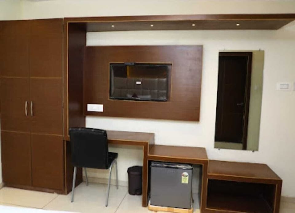 Standard Double Room | Desk, free WiFi, bed sheets
