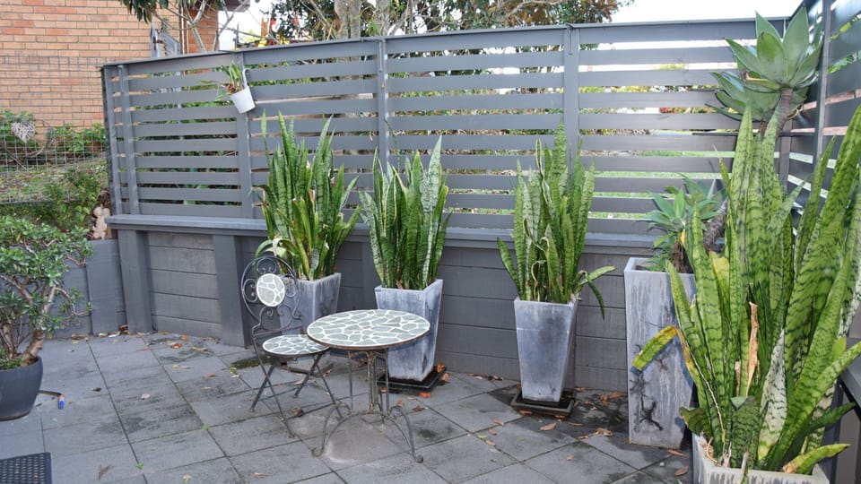 Private front patio.