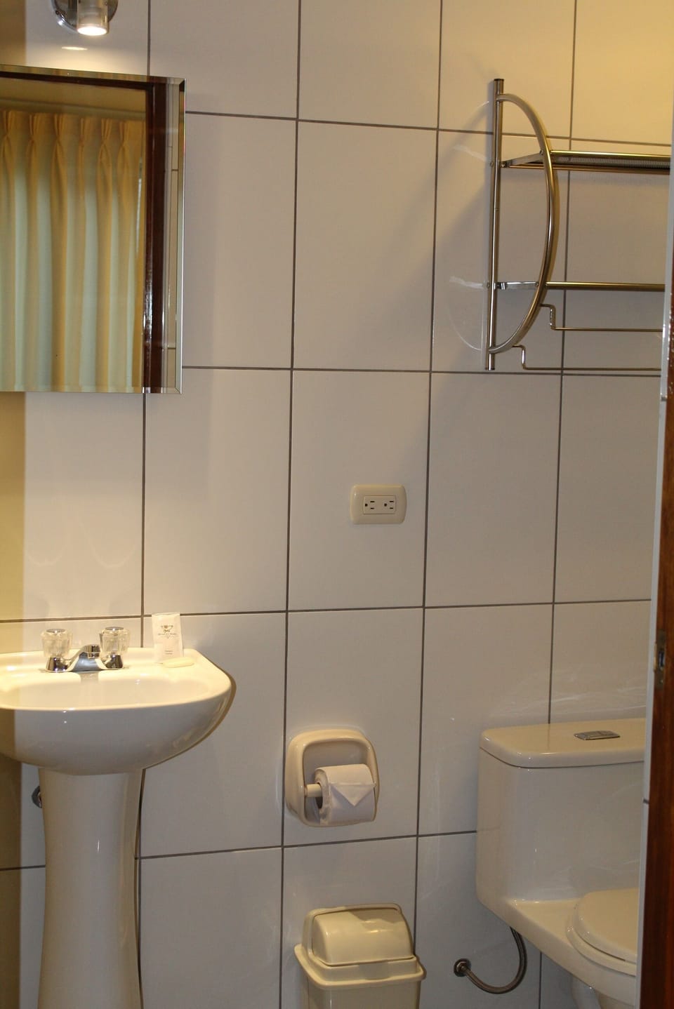 Classic Double Room | Bathroom | Shower, towels