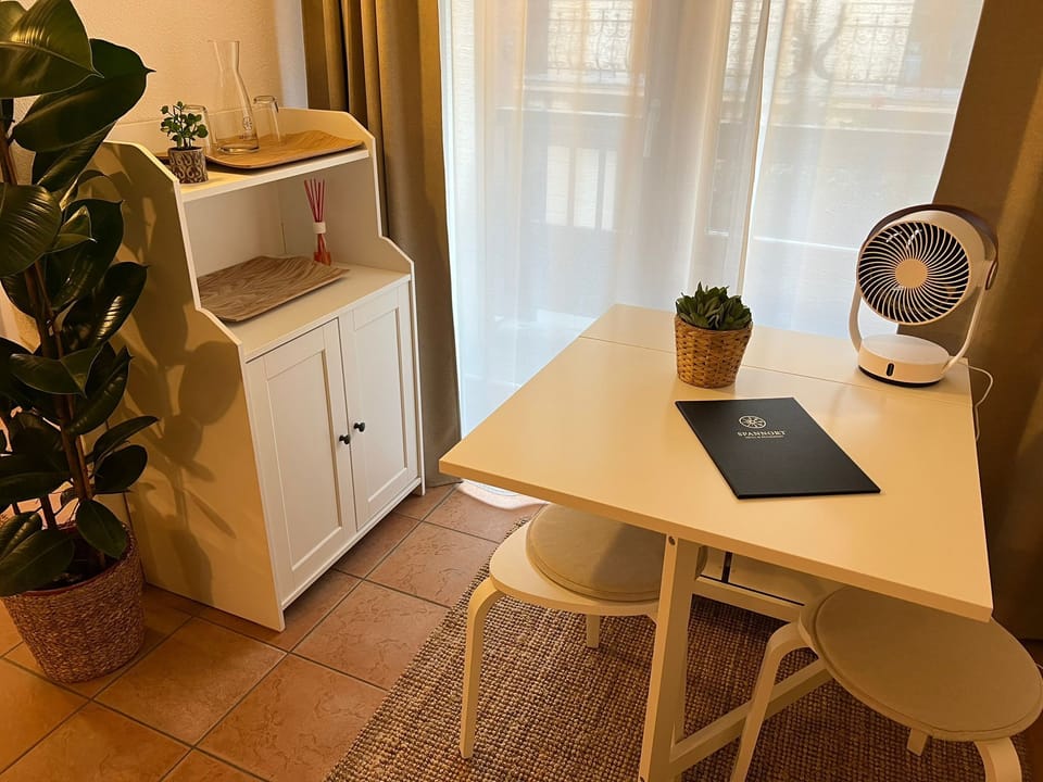 Luxury Room | In-room safe, desk, iron/ironing board, free WiFi