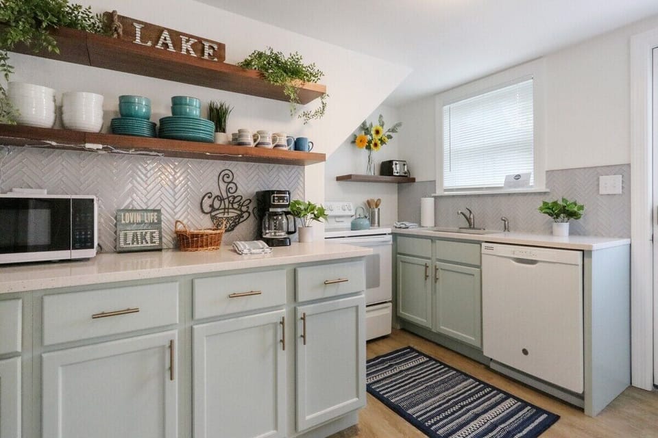 Fully equipped kitchen.