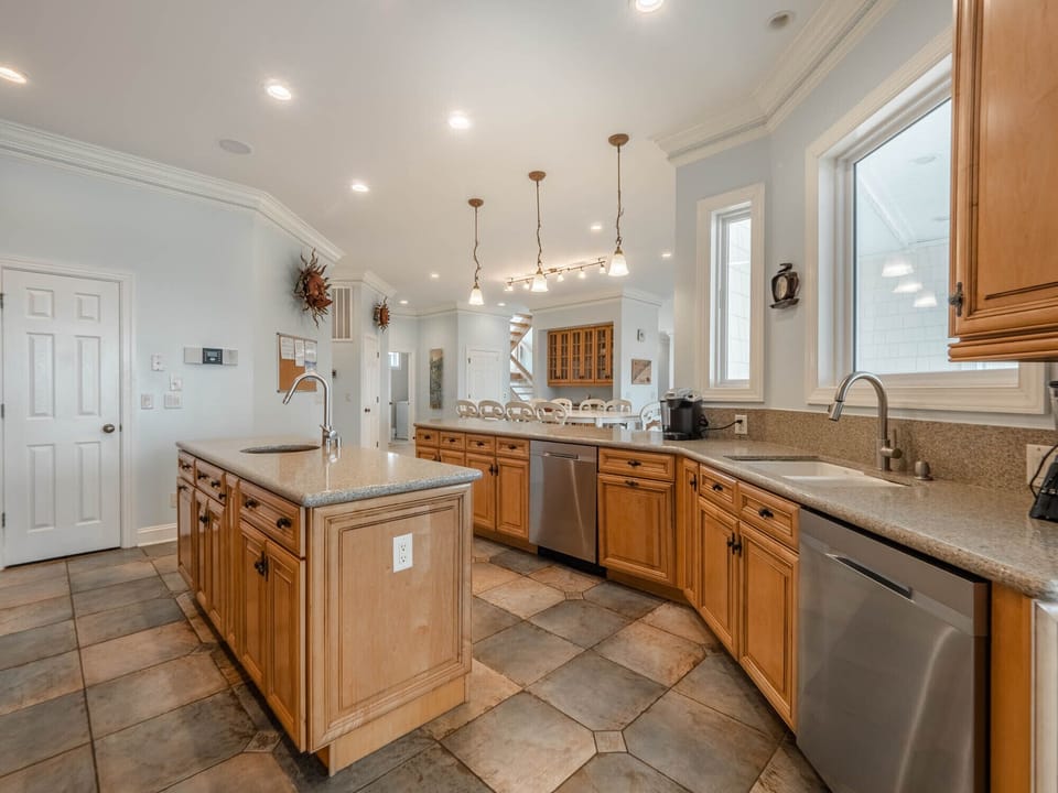 Kitchen - Fully Stocked Kitchen, Modern Appliances
