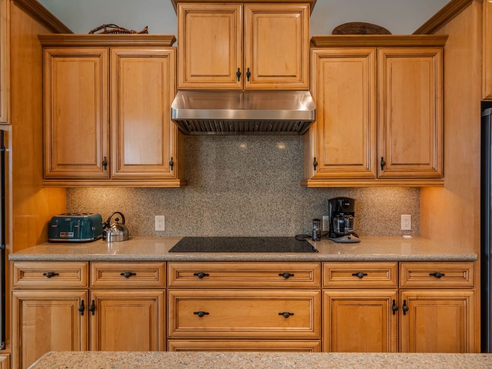 Kitchen - Fully Stocked Kitchen, Modern Appliances