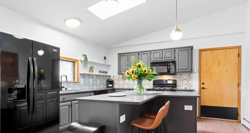 Stylish fully remodelled kitchen
