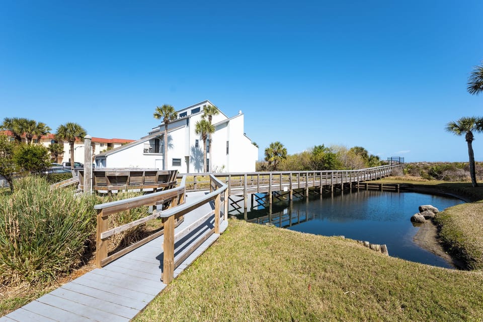Condo (2 Bedrooms) | Property amenity
