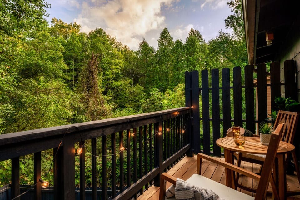 🌄 Breathtaking Balcony Views in Gatlinburg!  Wake up to stunning tree-lined views from this modern cabin`s private balcony. Sip your morning coffee or unwind at sunset while soaking in the beauty of the Smoky Mountains. 🌅☕ Your perfect getaway starts he
