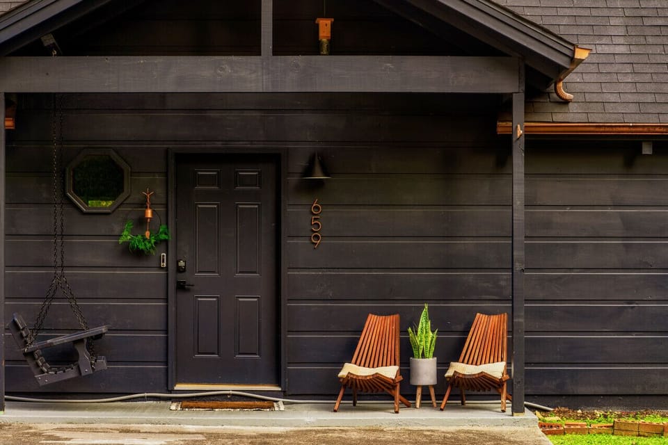 Welcome to the Copper Bird Cabin. Inspired by Lightfoot Cabin we have brought mid century to the Smoky Mountains