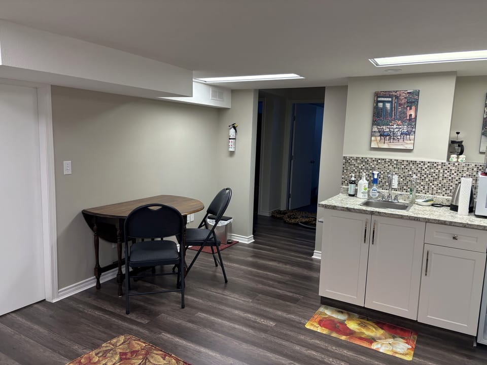 Kitchenette eating area w/ expandable, drop leaf table.