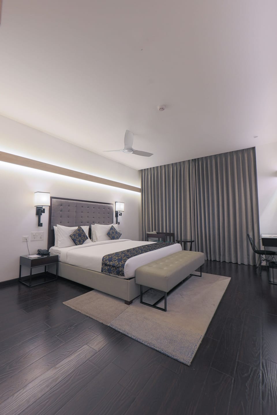 Superior Room | Minibar, in-room safe, desk, laptop workspace