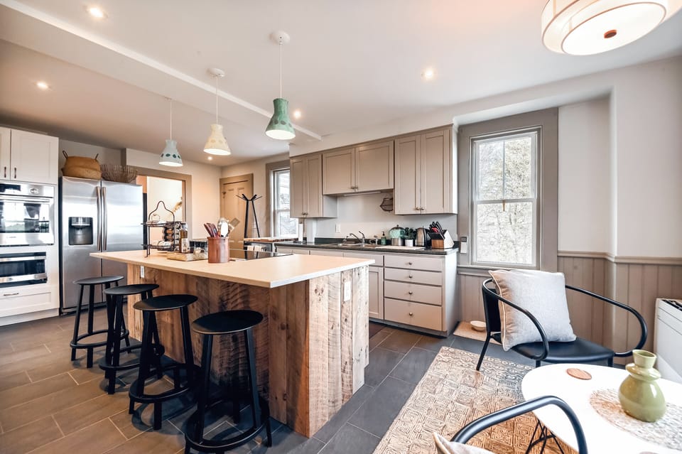 Great breakfast spot, or workspace with high-speed Wi-Fi