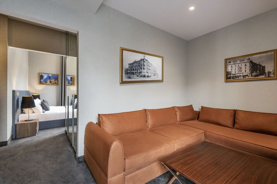Family Room | In-room safe, desk, laptop workspace, blackout drapes