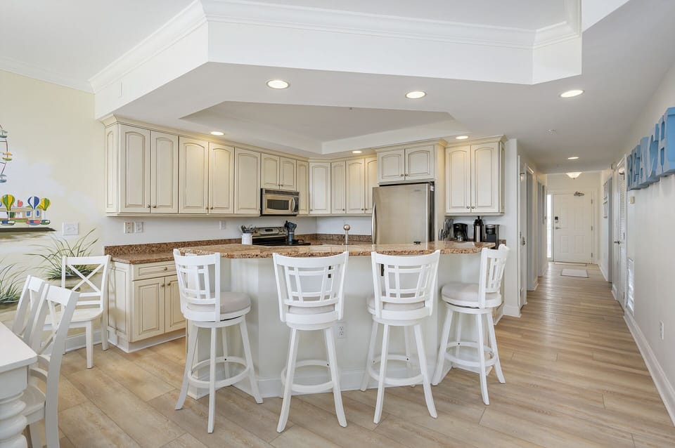 Grab a quick bite at the Breakfast Bar before hitting the Beach