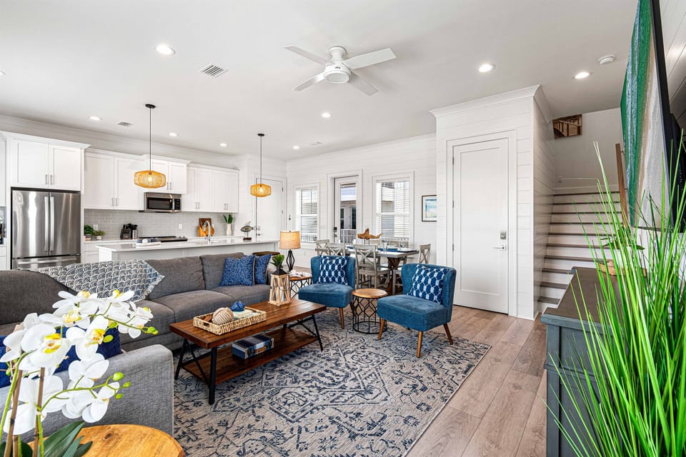 Crips and Clean. Modern and Updated.75' Smart TV! Bring your passwords! Plenty of seating for time together in the main common area. Four barstools and six seats at the dinner table round out the seating.